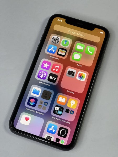 iPhone 1163003392586882113