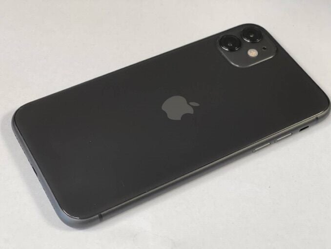 iPhone 1163003392586882114