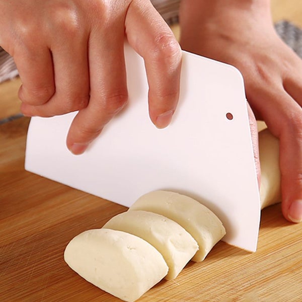 Useful Curved Cream Spatula DIY Pastry Cutters Dough Scraper Cake Carousel 1
