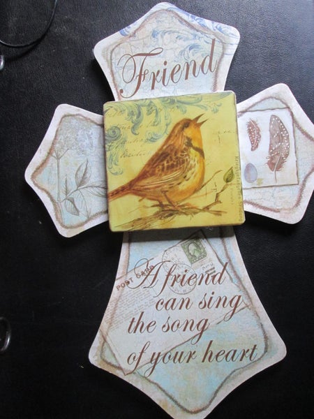 Wall hanging A friend can sing the song of your heart Carousel 2