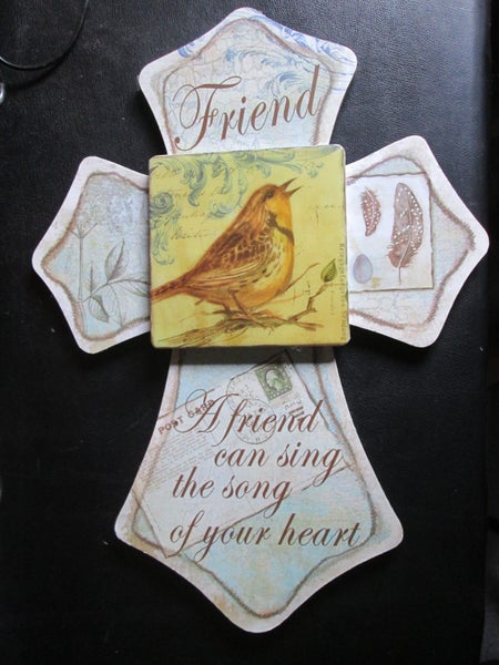 Wall hanging A friend can sing the song of your heart Carousel 1