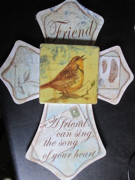 Wall hanging A friend can sing the song of your heart Carousel 3