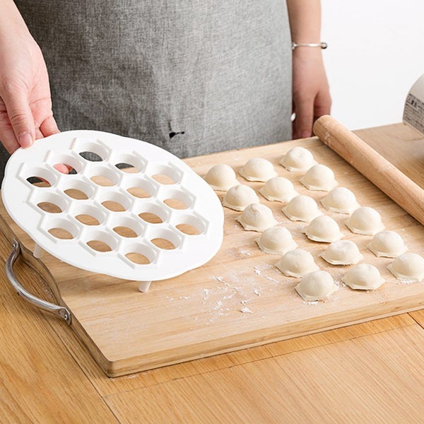 19 Holes Kitchen Accessories Dough Press Ravioli Making Mould Carousel 2