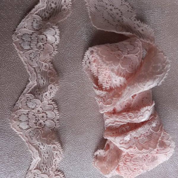 stretch lace trim 30mm wide 16 meters Carousel 1