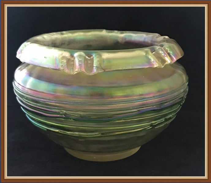 MAGNIFICENT ART NOUVEAU IRIDESCENT GREEN TRAILED GLASS VASE - KRALIK / KÖNIG Carousel 1