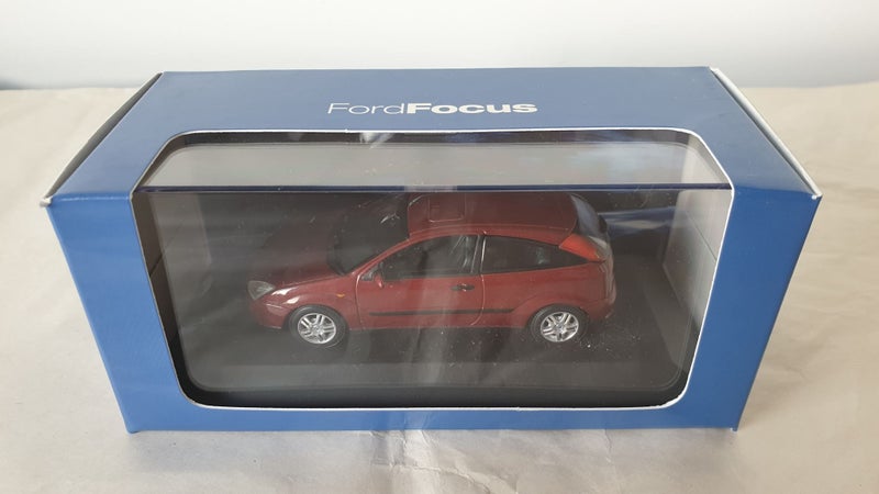 2002 FORD FOCUS MK1 3DR 1:43 SCALE DIECAST MODEL FORD DEALER MODEL MINICHAMPS Carousel 1
