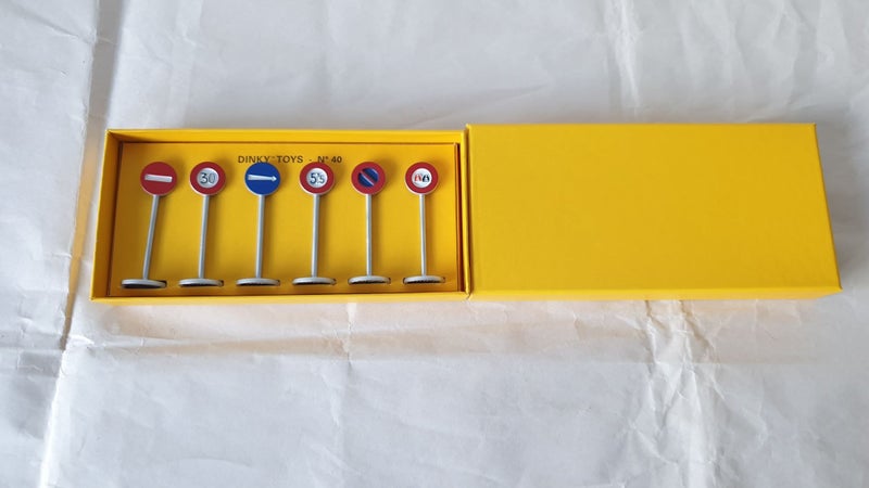 DINKY TOYS ROAD SIGNS DINKY TOYS 40 ATLAS REPLICA IN FRENCH BOX FREE P/P Carousel 1