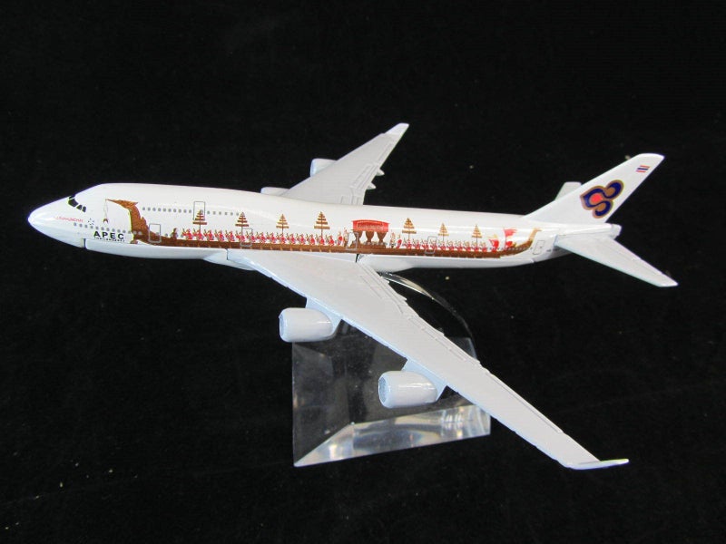 Die Cast Airplane Thailand B747 #114 (Dragon Boat) Carousel 1