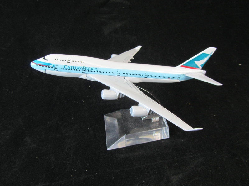 Die Cast Airplane of Cathay Pacific B747 #101 Carousel 1
