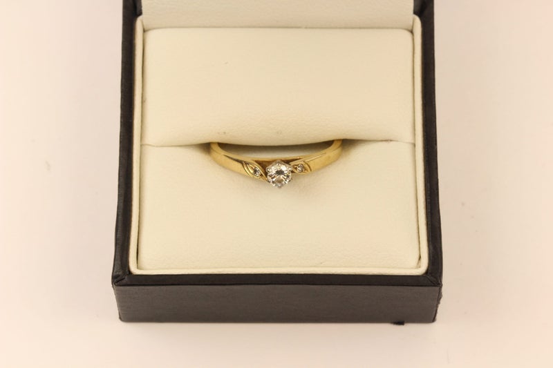 0.17CT 9ct Diamond ring Carousel 1