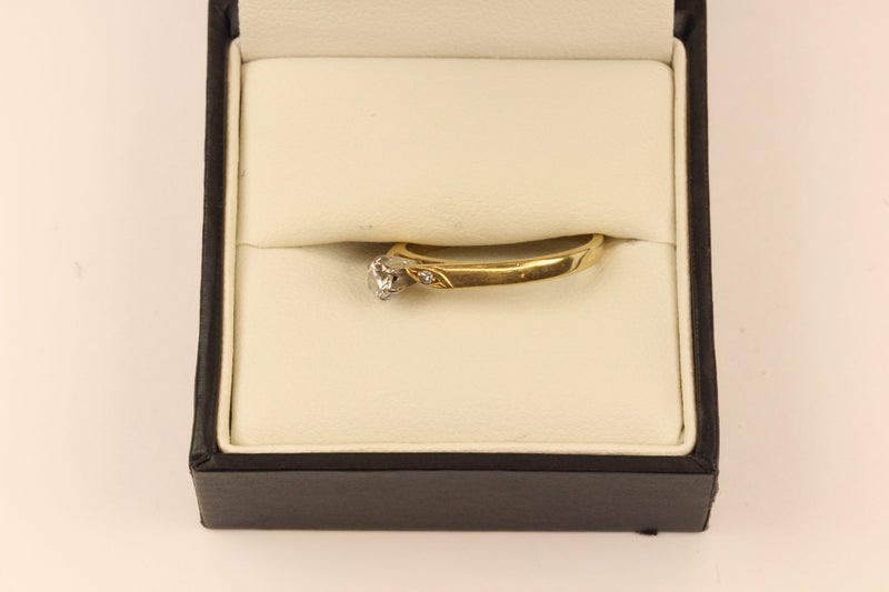 0.17CT 9ct Diamond ring Carousel 2