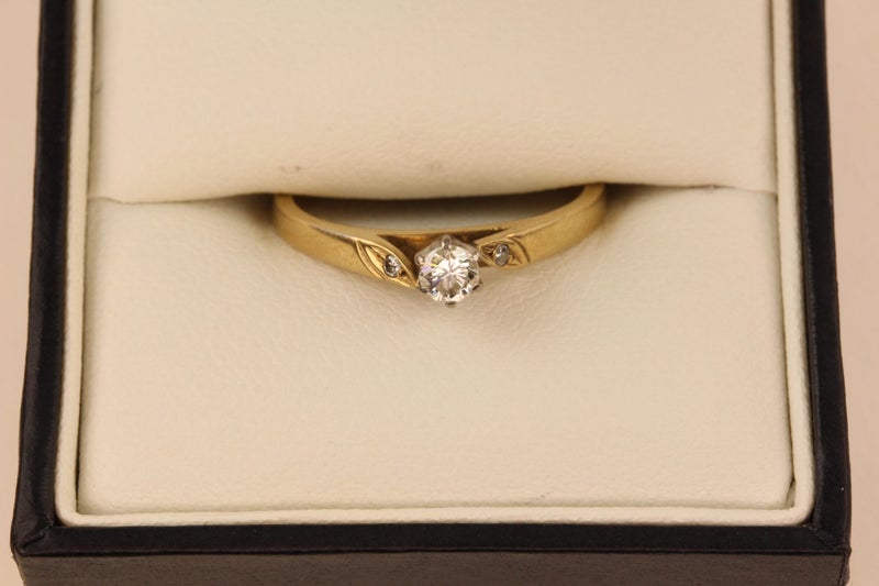 0.17CT 9ct Diamond ring Carousel 9