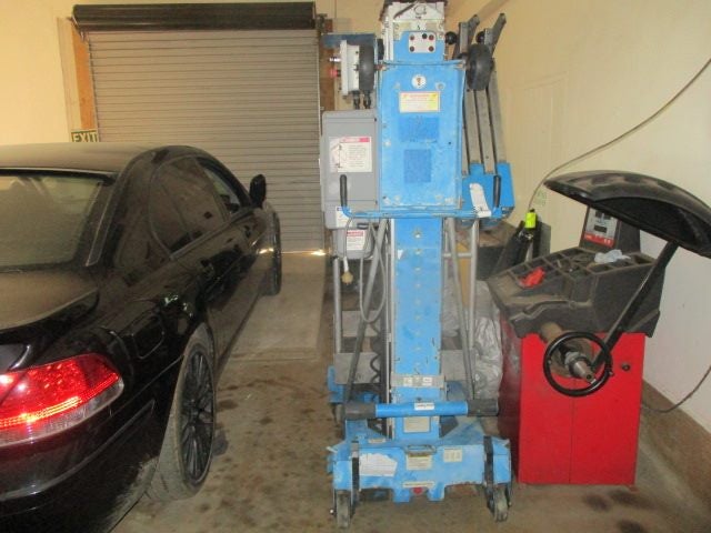 Genie AWP 25S 2013 Access Lift Hoist 9.5m. Carousel 8