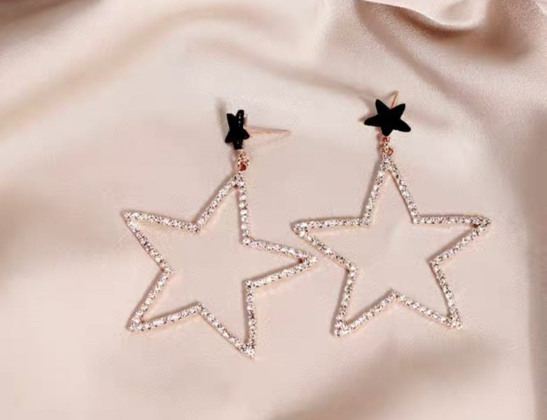 $1 reserve golden pentagram zirconia sparkle setting earrings brand new Carousel 1