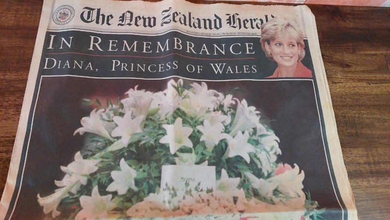 VINTAGE PRINCESS DIANA REMEMBRANCE NZ HERALD 8/9/1997 Carousel 2