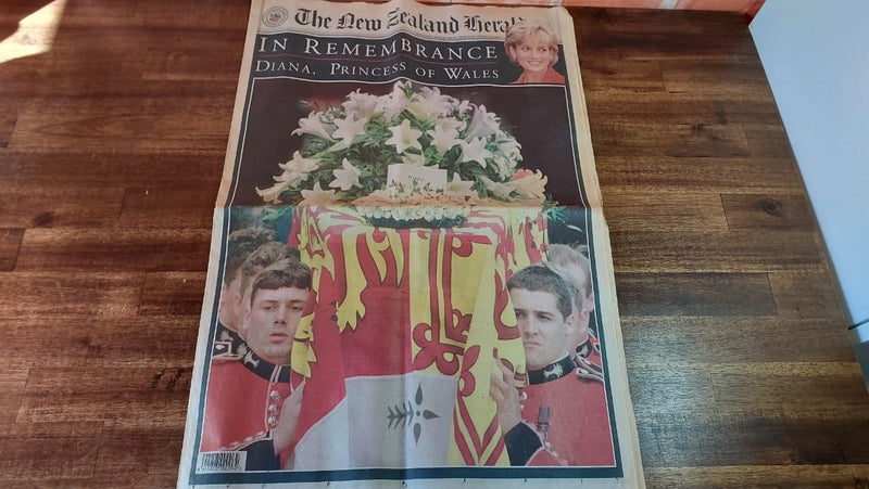 VINTAGE PRINCESS DIANA REMEMBRANCE NZ HERALD 8/9/1997 Carousel 1