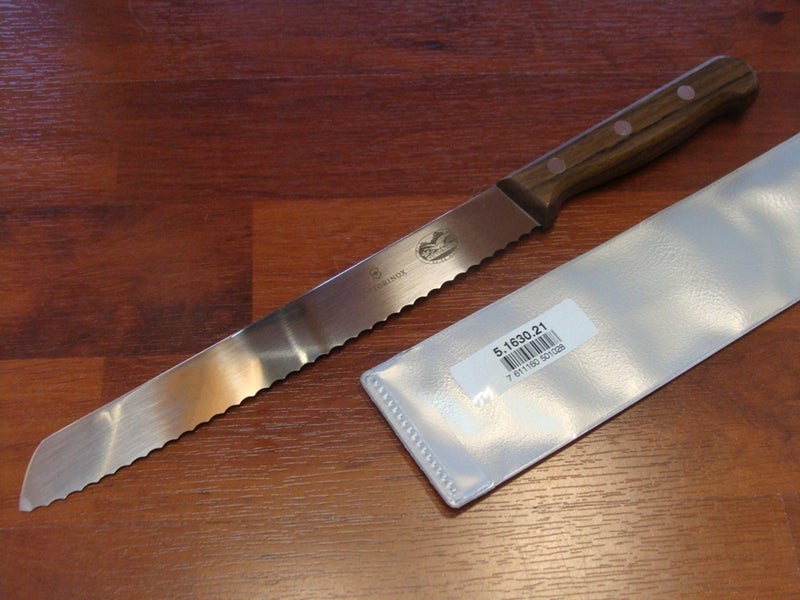 Victorinox Bread Knife 21cm Wood Carousel 1