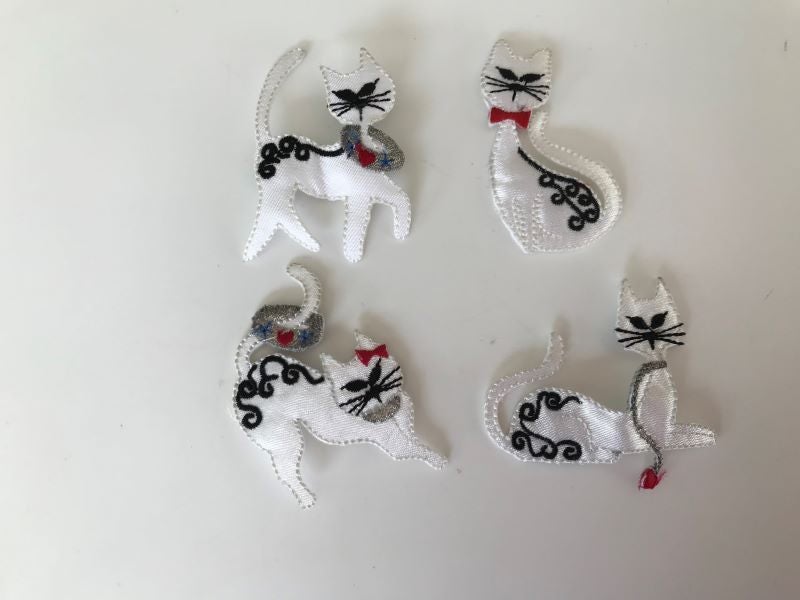 Iron On embroidered cats Motif / patches Carousel 1