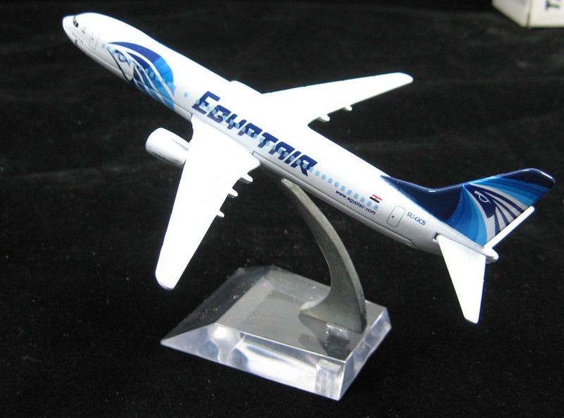Die Cast Airplane of Egypt Air B737-800 #28 Carousel 1