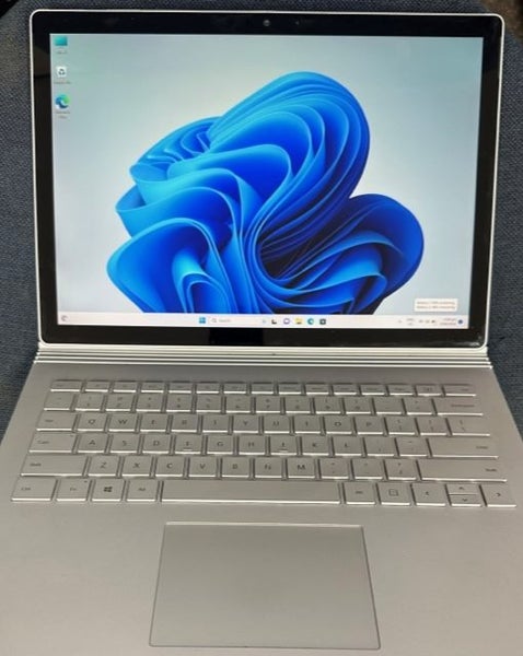 Microsoft Surface Book 2 Core i5 8GB RAM 256GB SSD Windows 11 +Surface Dock Carousel 2