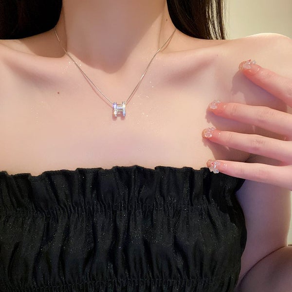 Letter H Necklace Niche Design Fashion Style Cubic Zirconia Clavicular Chain Carousel 3