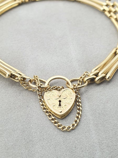 18ct Yellow Gold Gate Link Bracelet with Heart-Shaped Padlock Clasp62863232208131111