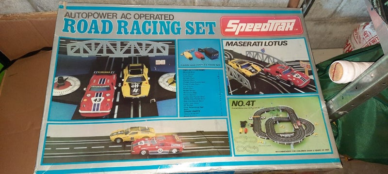 1980's slot car set Carousel 1