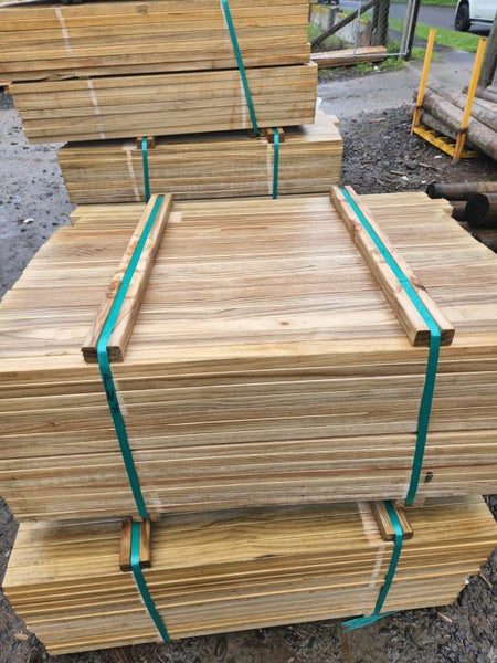 1.2m x 42x32 H3.2 Balustrade / Fence Batten Carousel 1