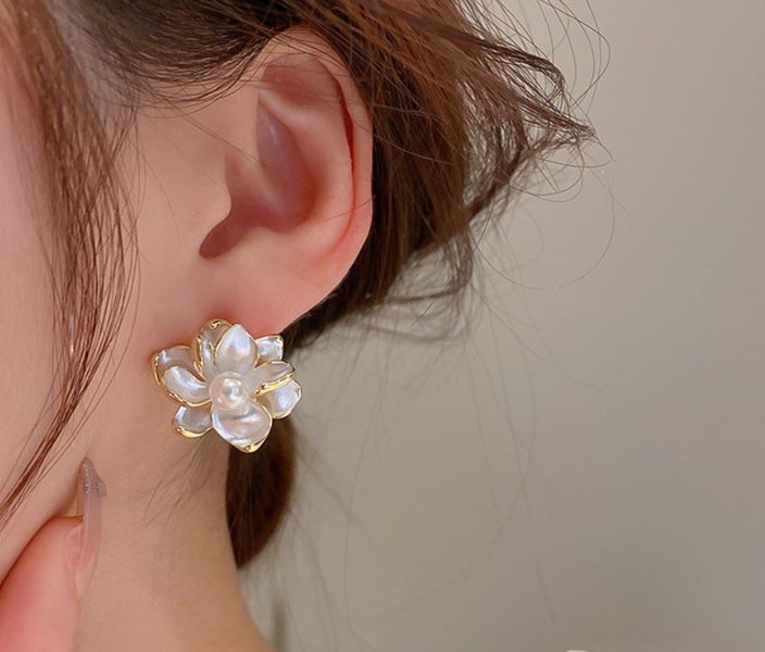 Studs Pearls Flower Earrings Yellow Gold Plated Studs Carousel 2