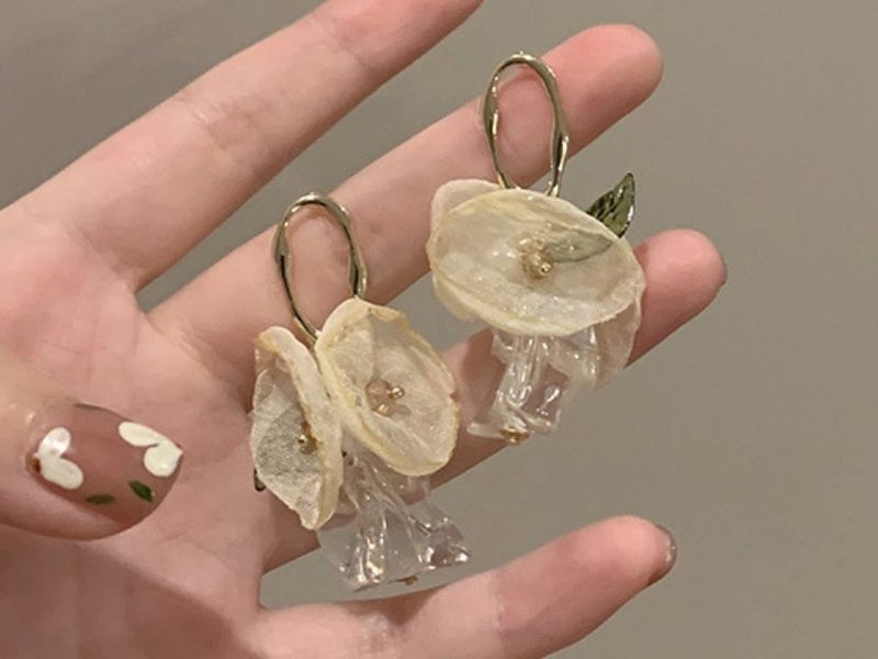 Studs Fashion Clear Acrylic Earrings Flower Studs Yellow Gold Plated Carousel 1