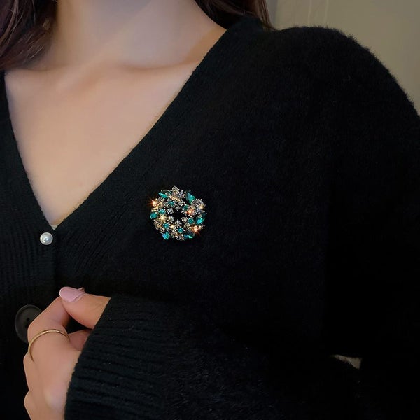 Brooch Fashion Garland Design Emerald CZ BROOCH Carousel 3