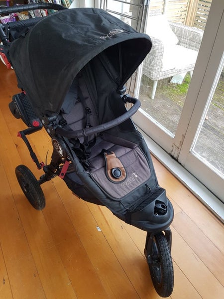 Baby Jogger City Elite 3 wheel pram Carousel 1