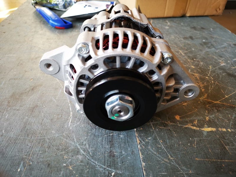 alternator for Komatsu PC56-7 with V2304 engine 12V 35A part no: 101211-2951 Carousel 7