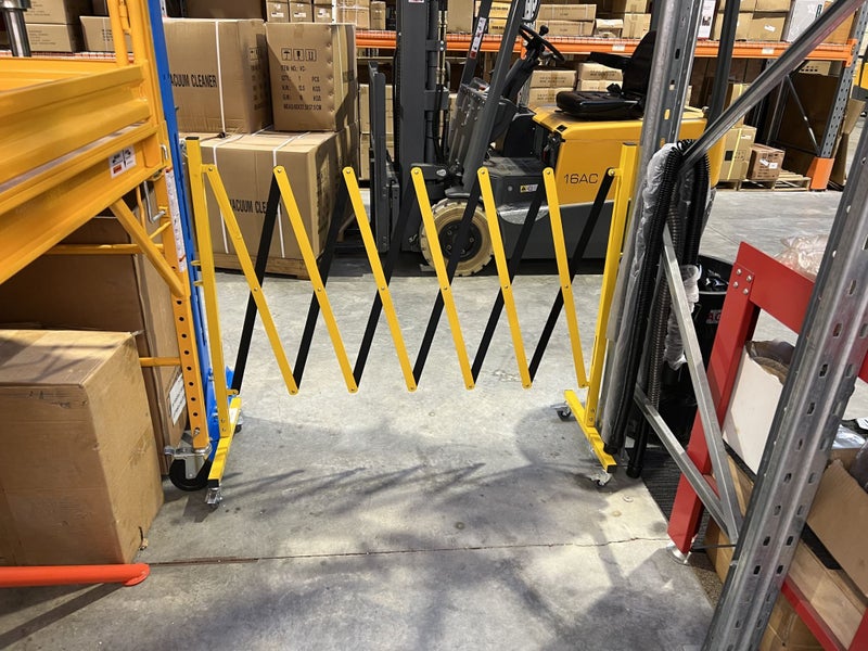 EXPANDABLE BARRIER Carousel 2