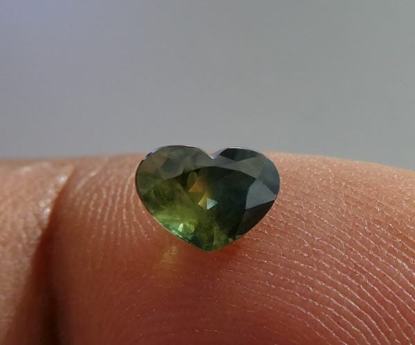 0.88CT SPLENDID HEART CUT 100% NATURAL YELLOW GREEN BLUE SAPPHIRE Carousel 2