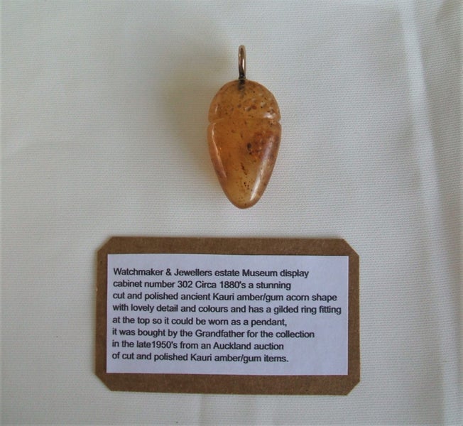 JEWELLERS ESTATE MUSEUM VICTORIAN KAURI AMBER/GUM UNIQUE ACORN SHAPE c1890's. Carousel 2