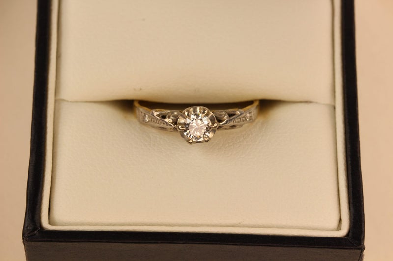 0.25CT Vintage 18ct Platinum & Gold DIamond ring Carousel 9