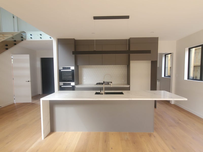 ***Magic Kitchens***Modern Quality Kitchen Carousel 1