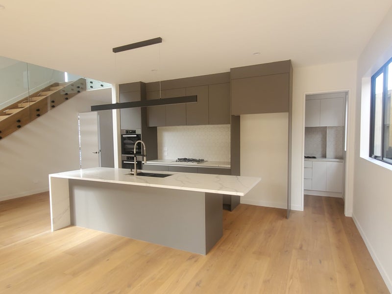 ***Magic Kitchens***Modern Quality Kitchen Carousel 2