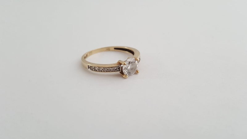 Beautiful 9ct Gold Large Solitaire CZ Ring Carousel 2
