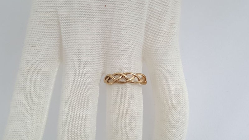 Lovely 9ct Gold Vintage Celtic Band Ring Carousel 5