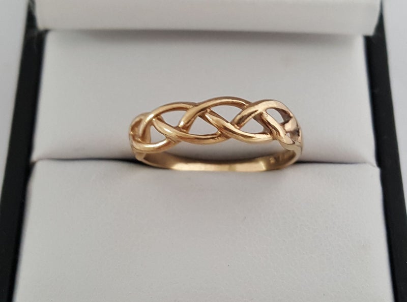 Lovely 9ct Gold Vintage Celtic Band Ring Carousel 1