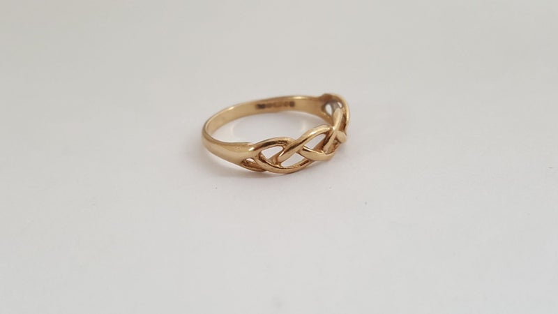 Lovely 9ct Gold Vintage Celtic Band Ring Carousel 2