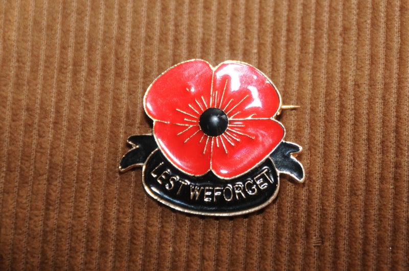 Anzac Poppy Brooch, Lest we forget. Carousel 1