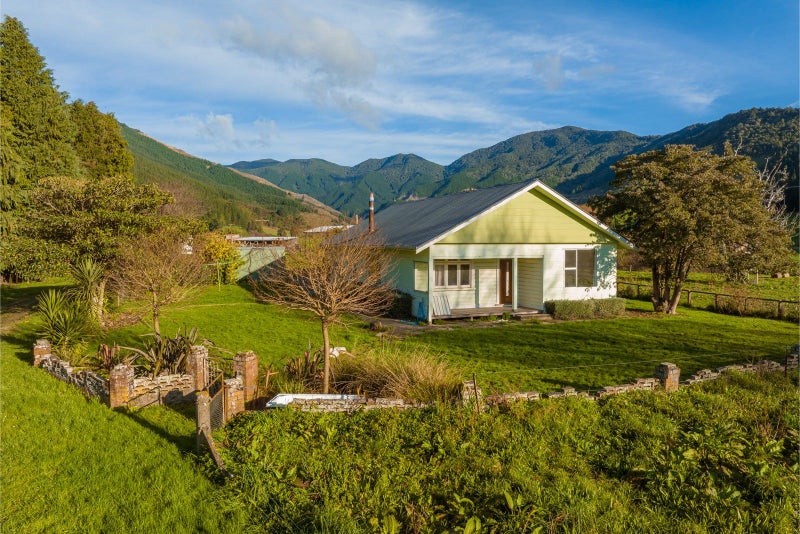 Linkwater Homes & Real Estate For Sale Trade Me Property