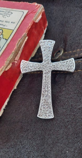 Cross brooch Carousel 5