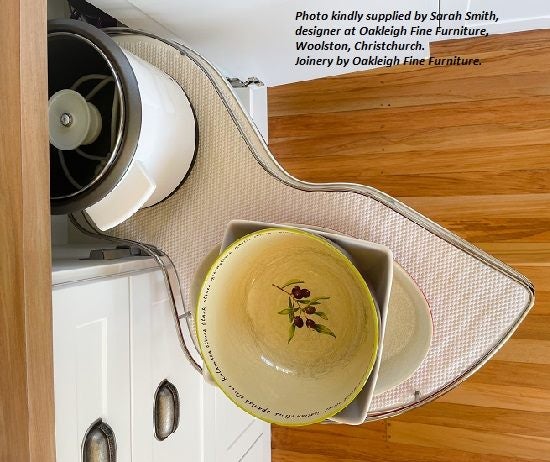 Duplo Swinging Pull Out Corner Unit for Blind Corner 1000mm Carousel 7