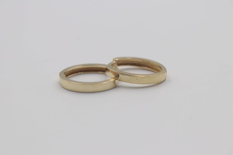 9ct Gold Oval Huggies Carousel 1