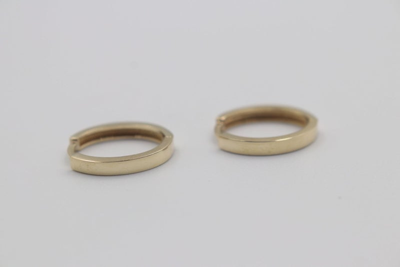 9ct Gold Oval Huggies Carousel 2