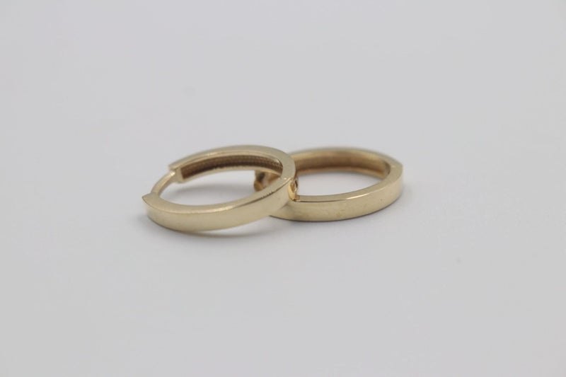 9ct Gold Oval Huggies Carousel 4